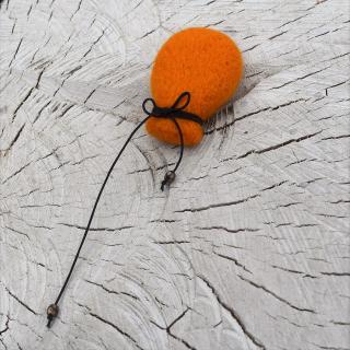 Oranžový balónek - brož (merino vlna)