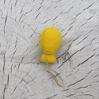 Žlutý balónek - brož (merino vlna)