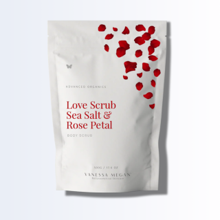 Tělový peeling s mořskou solí, esencemi a okvětními lístky růží - Love Scrub