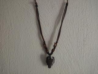 amulet na krk bizoní hlava,dřevěné korálky,stříbrné korálky (cena za kus)