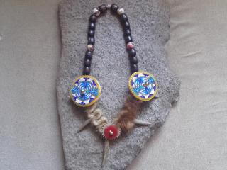 amulet na krk náhrdelník,dřevěné  korále, srnčí parůžky,rozety (cena za kus)