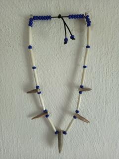 amulet na krk náhrdelník, kostice, tmavě modrý rokajl,srnčí parůžky (cena za kus)