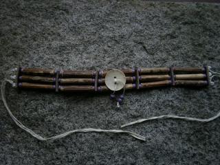 dřevěný dětský nákrčník 3 řady,kožené kolečko,fialový rokajl (cena za kus)