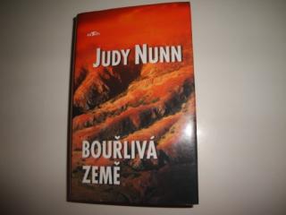 Bouřlivá země-Judy Nunn