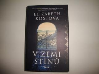 V zemi stínů-Elizabeth Kostová