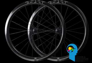 BEAST ROAD WHEELSET RR40 UD Náby: DT Swiss 180 Disc Center Lock Shimano, Polepy: bílá, Provedení: Square černá