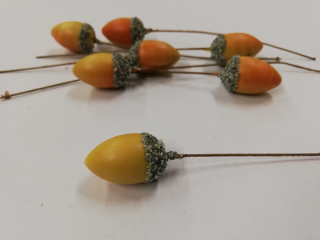 Dekorace plastová - žalud oranžovožlutý 2,5cm na drátku