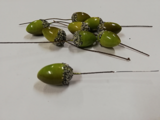 Dekorace plastová - žalud zelený 2,5cm na drátku
