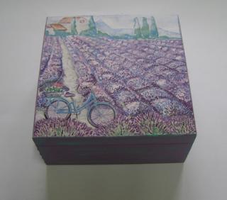 Dřevěná krabička s víkem - Levandulové pole a kolo