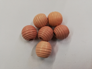 Dřevěné korálky žebrované 13 mm lososové