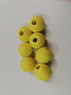 Dřevěné korálky žebrované 13 mm žluté