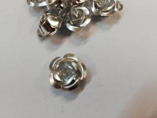 Kovová růžička - Stříbrná - 1,5cm