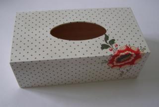 Krabička dřevěná na papírové kapesníky - Květ v puntíčku