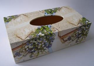 Krabička dřevěná na papírové kapesníky - Srdce a písmo