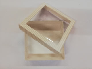 Papírová dárková krabička z vlnité lepenky - bílá - 3x10x10 cm