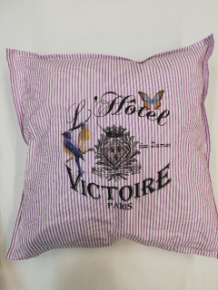 Polštářek 40 x 40 cm duté vlákno fialový proužek - L´Hotel Victoire