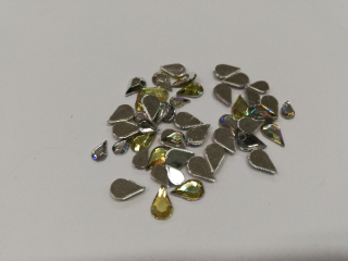 Šatonové nažehlovací kamínky slza krystal barevná 8x5 cm