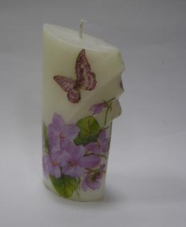 Svíčka z parafínového vosku zdobená - archa - fialky a motýl