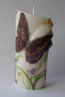 Svíčka z parafínového vosku zdobená - archa - motýl