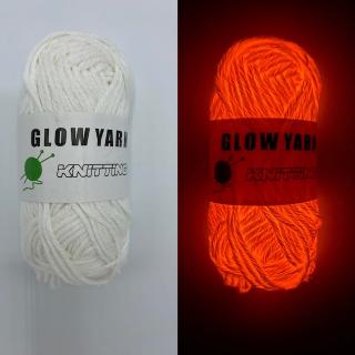 Glow in dark příze bílá svítící červeně (70m/50g)