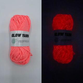 Glow in dark příze korálová svítící růžově (70m/50g)