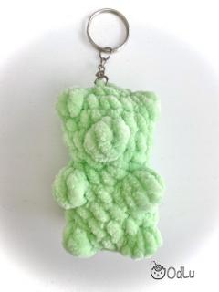 Háčkovaný přívěsek gumový medvídek s pískátkem zelený
