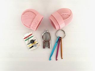 Sada do kabelky v minipouzdru Pink candy (pouzdro 8cm+nůžky+šitíčko+háčky)