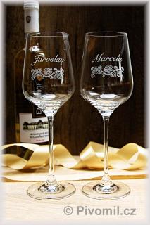 Dárková souprava pro dva : víno + 2 skleničky se jmény (Víno a sklenky se jmény - dárek k výročí)