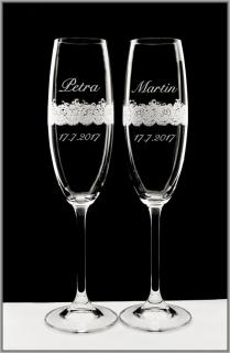 Svatební skleničky s krajkou, jmény a datem (Svatební dar sklenice se jmény a broušenou krajkou)