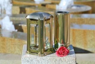 Hřbitovní lampa fazetová skla váza zlatá 02k