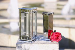 Hřbitovní lampa klasická s vázou malou