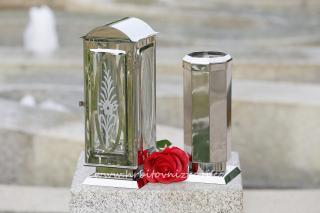 Hřbitovní lampa zdobená s vázou osmibokou