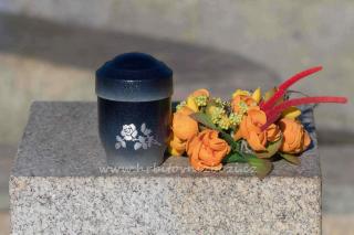 Urna hliníková mini modrošedá s růží