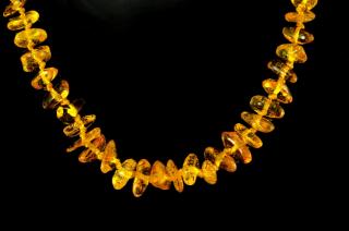 Dětský provazovaný náhrdelník z jantaru QA  sluníčko  (JA130PD)