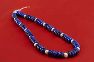 Náhrdelník z lapisu lazuli QAA a bílých sladkovodních perel, stříbro Ag 925/1000,  mořská princezna  (LLP9680S)