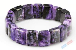Náramek z čaroitu QA, plochý, fasetované dílky cca 16 x 12 x 6 mm,  krása v barvě levandule II  (CA1514NS)