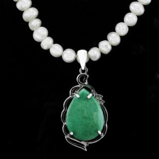 Originální náhrdelník v boho stylu z bílých sladkovodních perel s přívěskem z variscitu QA, stříbro Ag 925/1000,  princezna z rodu Ajmarů  (VAP7623S)