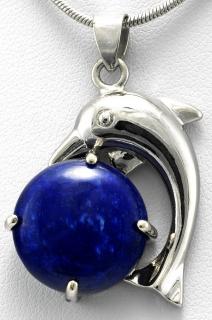 Přívěšek z lapisu lazuli s delfínem, výška přívěšku cca 28 mm (LL50PD)
