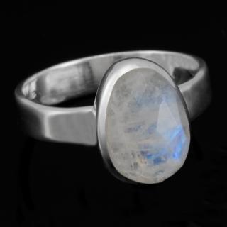 Stříbrný prsten (Ag 925/1000) s broušeným bílým měsíčním kamenem QAA, vel. kamene cca 14 x 11 mm (ME5145R)