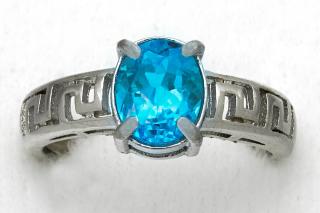 Stříbrný prsten (Ag 925/1000) s broušeným Swiss Blue topazem QA, vel. kamene cca 8 x 5 mm (TZS4541R)