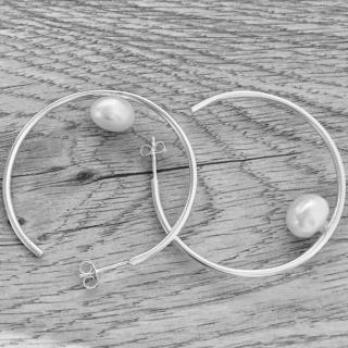 Náušnice kruhy 43mm s říční perlou 8,6gr (Materiál stříbro Ag 925/1000)