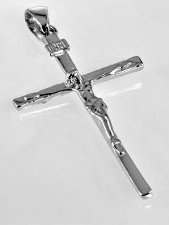 Přívěsek křížek 55x25mm s Kristem a nápisem - stříbrný, 3,3gr (Materiál stříbro Ag 925/1000)