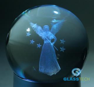 3D Anděl - žena v kouli 80 mm (Laserovaný 3D objekt v křišťálové kouli 80 mm - Anděl - žena)