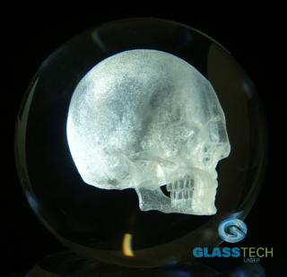 3D LEBKA v kouli 80 mm (Laserovaný 3D objekt v křišťálové kouli 80 mm - lebka)