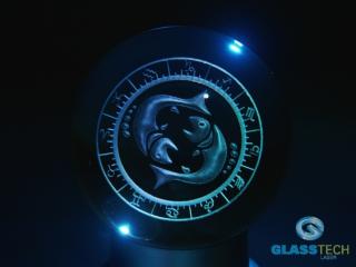 3D RYBY ve skl. kouli 80 mm (Laserované 3D znamení RYB v křišťálové kouli 80 mm)