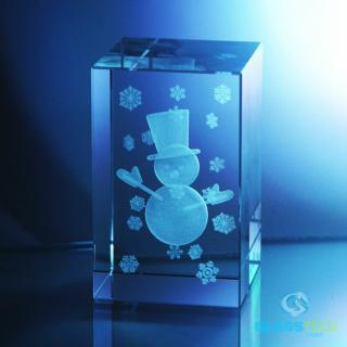 3D sněhulák s vločkami ve skleněném kvádru 50 x 50 x 80 mm (Laserovaný 3D sněhulák s vločkami ve skleněném hranolu 50 x 50 x 80 mm)
