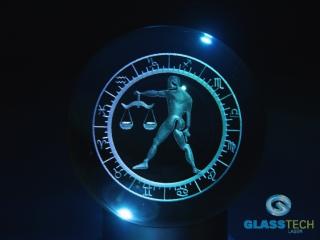3D VÁHY ve skl. kouli 80 mm (Laserované 3D znamení VÁH v křišťálové kouli 80mm)