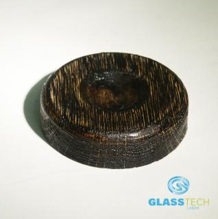 Dřevěný stojánek černý s vrásněným povrchem, o průměru cca 70 mm (Černý dřevěný stojánek s vrásněným povrchem, vhodný pro koule o průměru 60 - 150 mm)