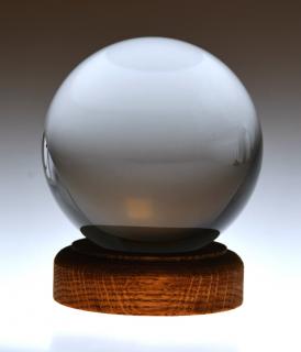 Křišťálová koule 90 mm se stojánkem - VÝHODNÝ KOMPLET ! (Skleněná věštecká koule o průměru 90 mm s dřevěným stojánkem a příslušenstvím)