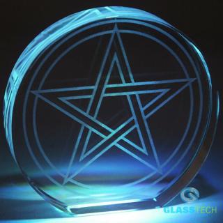 Pentagram laserovaný ve skleněném těžítku (Laserovaný symbol - Pentagram v plochém skleněném těžítku o průměru 90 mm)